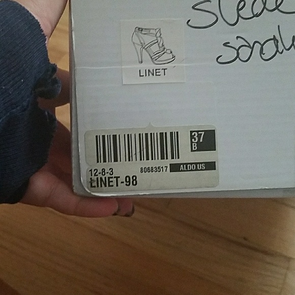 NWT Aldo Black Suede Ruffle Accent Open Toe Pump -Size 6.5 - Picture 7 of 7